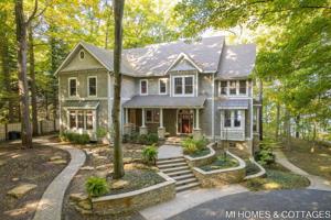 2192 Lakeshore Drive