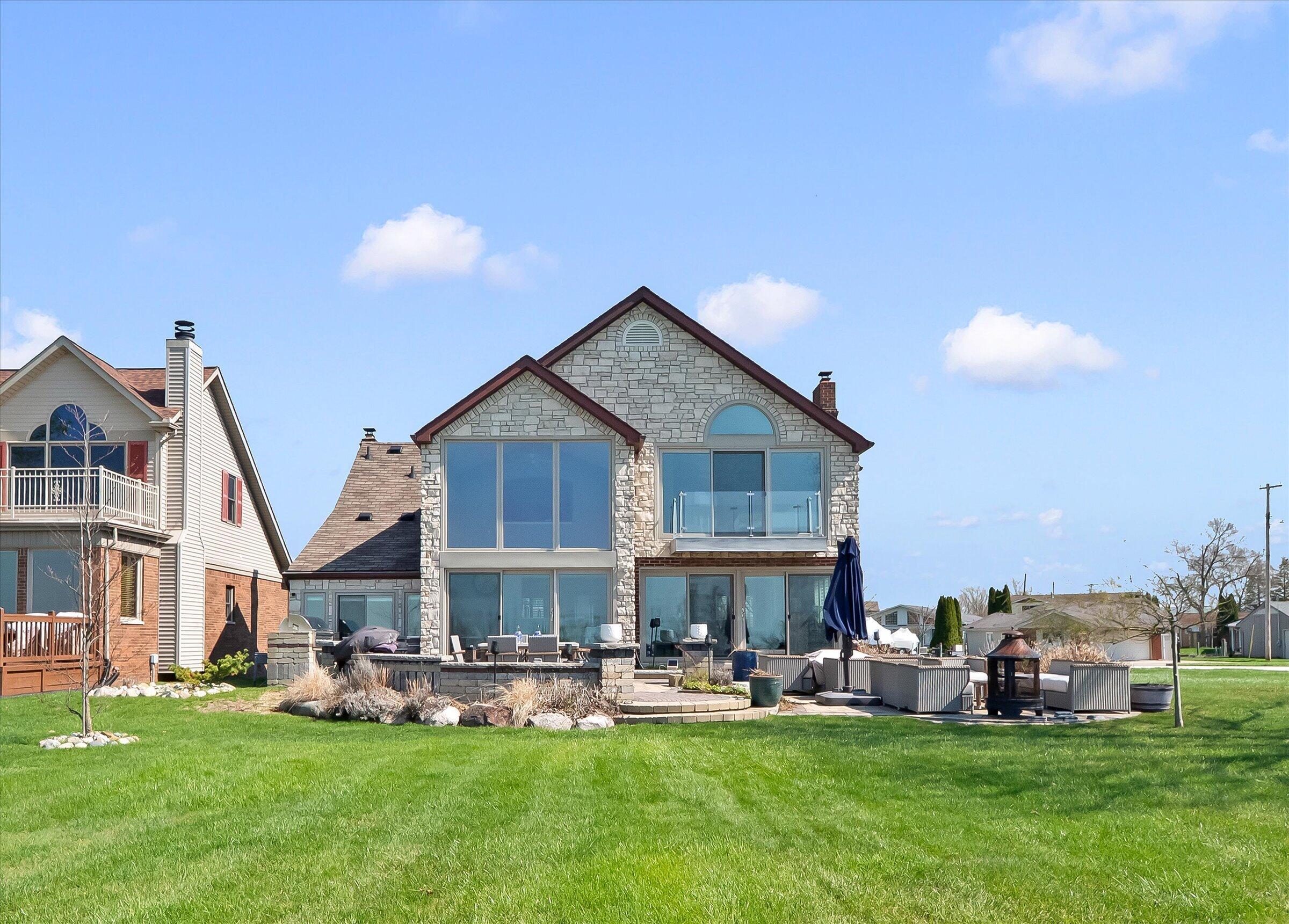 Image 4: view of back of home