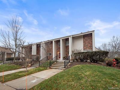6166 PALOMINO Court