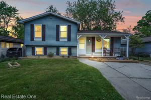 3900 CRESTHAVEN Drive