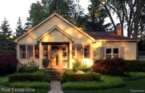 129 N HOLCOMB Road
