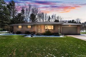 1633 Oneida Trail