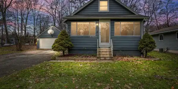 400 HICKORY NUT Drive