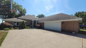 6008 WILDROSE Lane