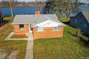 1033 E HURON RIVER Drive