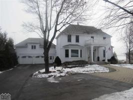 1012 N Riverside