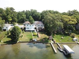 386 Lakeview Drive