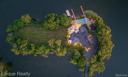 4912 Oakwood Court
