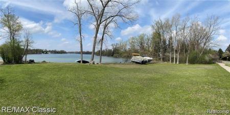 4860 Cooley lake Rd