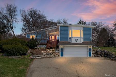 590 Hillwood