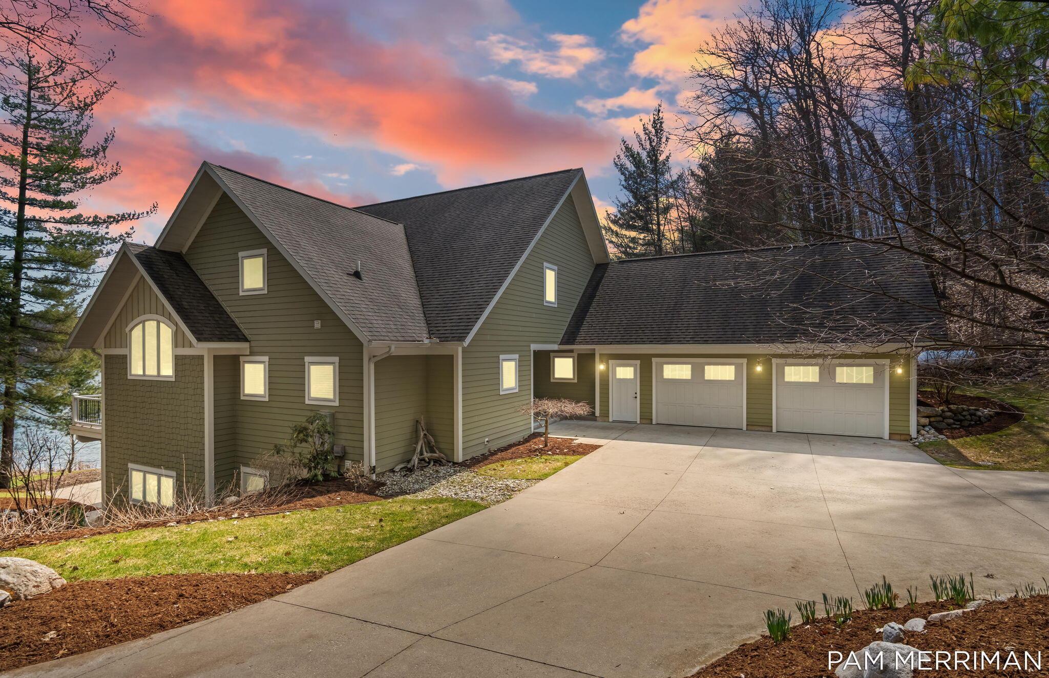 Image 4: 2-web-or-mls-A7407082_VT