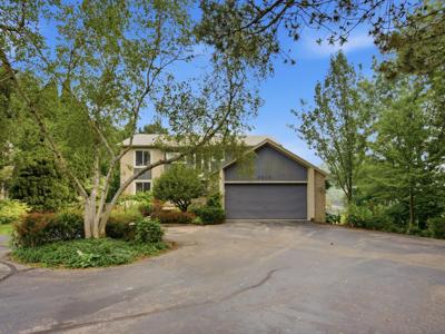 3926 Lakes Edge Drive