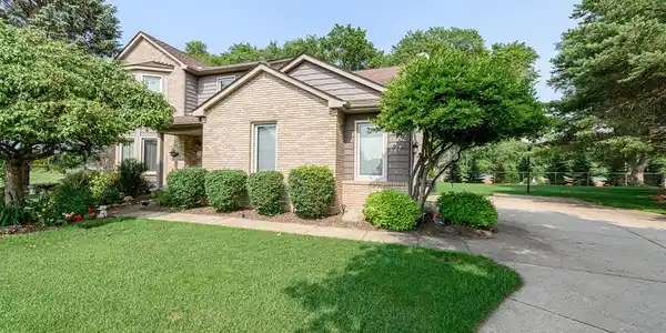 145 WOODRIDGE Court