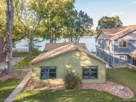 1005 E HURON RIVER Drive