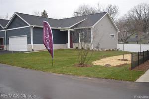 990 E CLINTON