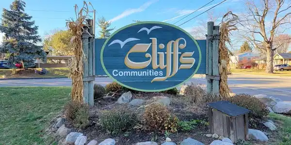 808 Cliffs Drive