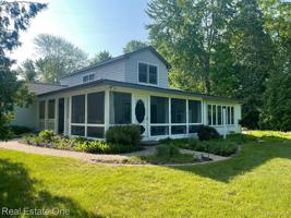 5171 THORNAPPLE Drive