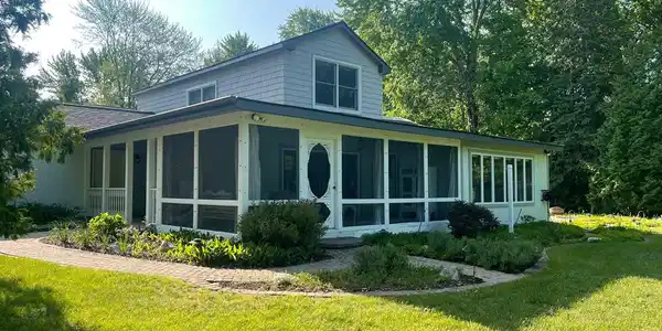 5171 THORNAPPLE Drive