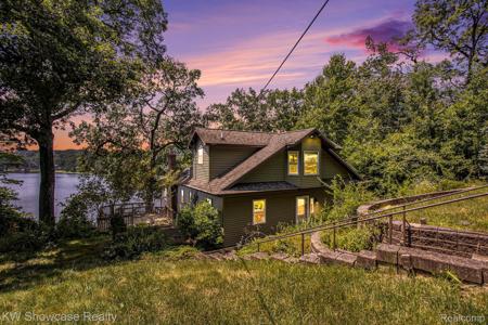 332 COMMUNITY Drive