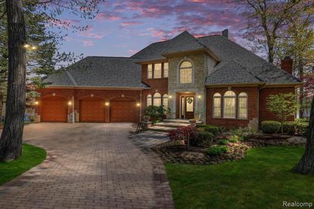 7431 LAKE FOREST Drive