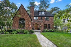 1305 WHITTIER Road
