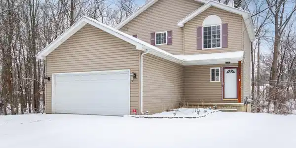 567 CRESCENT LAKE Road