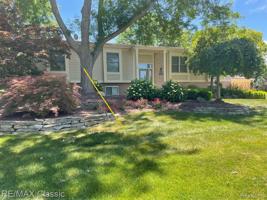 5016 WAVEWOOD Drive