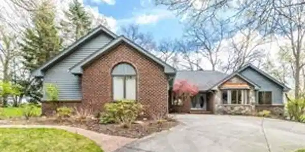 1131 NAKOMIS Trail