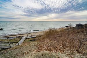 8574 LAKESHORE Road