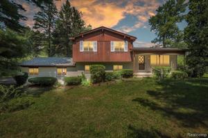 5084 Greenview Drive