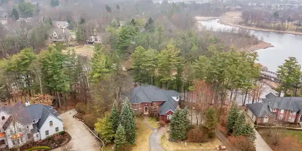 1626 CHIEFTAN Circle
