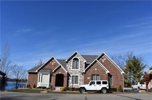 1011 THOMPSON SHORE Drive
