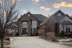 678 BAY POINTE Drive