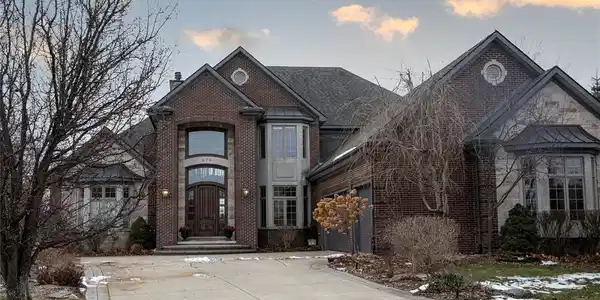 678 BAY POINTE Drive