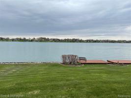 450 RIVER SHORES Drive