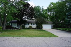 855 PONTIAC Drive