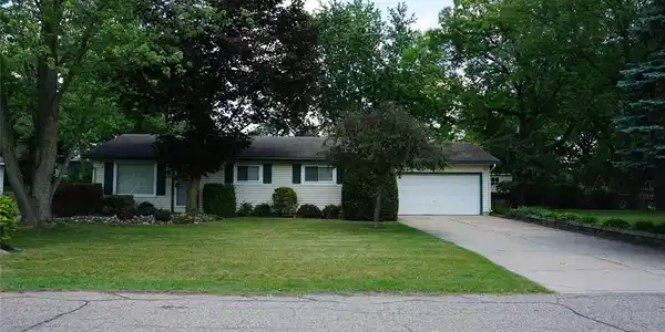 855 PONTIAC Drive
