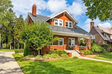 1059 N Riverside