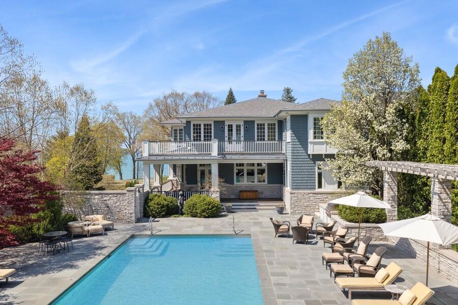 Image 2: 04_49106SunValleyFalls_59002_LowRes