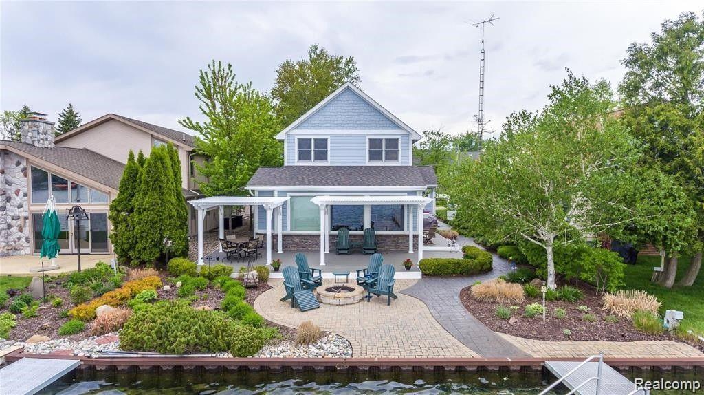 2493 DAVIS Road, Fenton Twp, MI lhrmls01494634