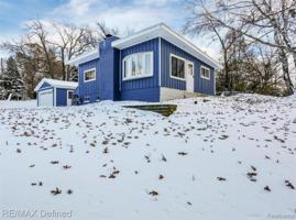 5215 GREENVIEW Drive