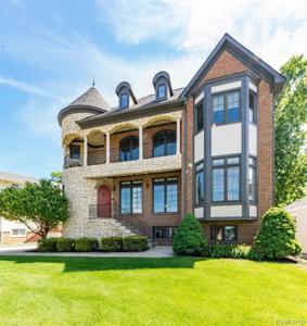 1353 E Lake Drive