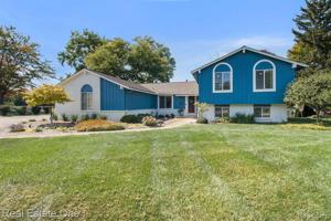 5121 BEACHWOOD Court
