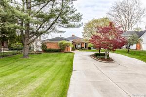 5734 LAKESHORE Road