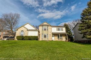 5360 Riverwalk Trl