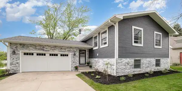 1254 Queensway Drive