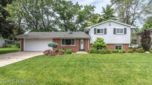574 Pinecrest Drive