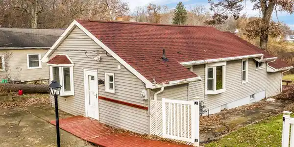 952 HICKORY RIDGE Circle