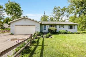 805 LUNA Court