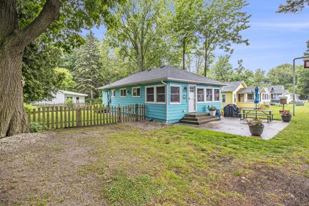 3181 N Lakeshore Drive